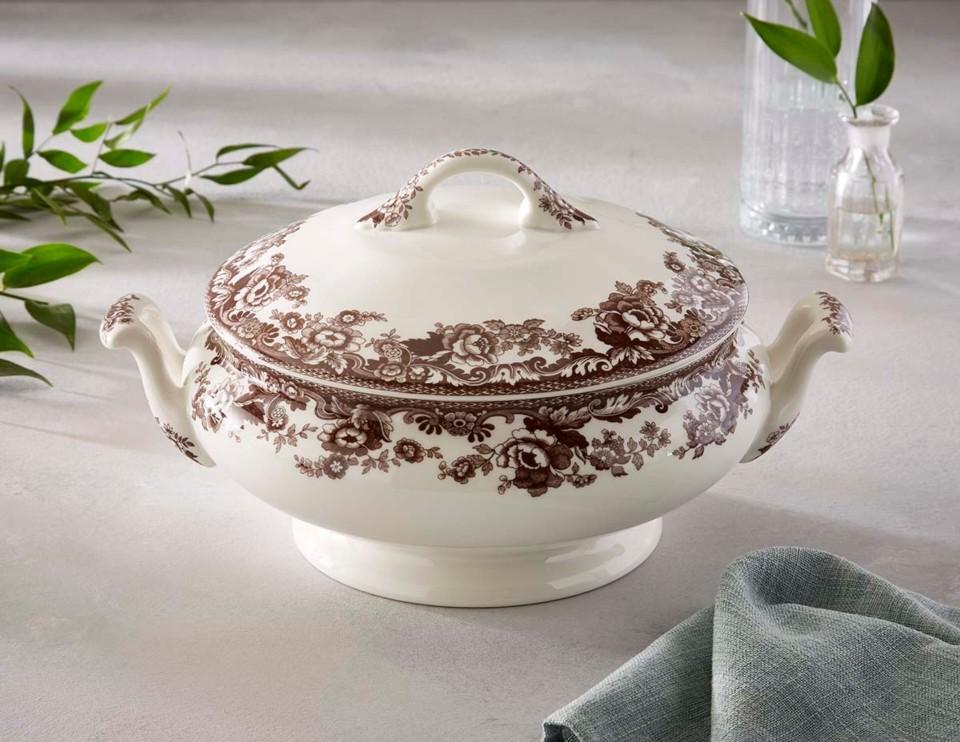 Delamere Covered Vegetable Dish 9"
