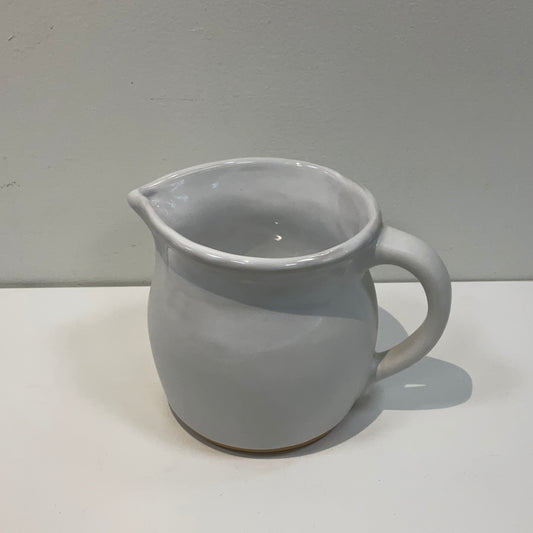 Farmhouse Pitcher Small-Sim Whi