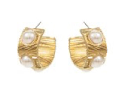 Cream Vintage Gold Earring
